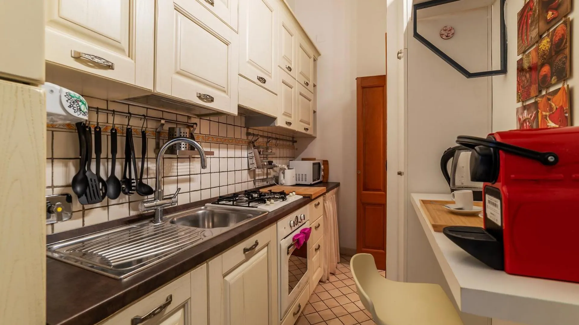 Termini Live Laugh & Love Apartment Rome